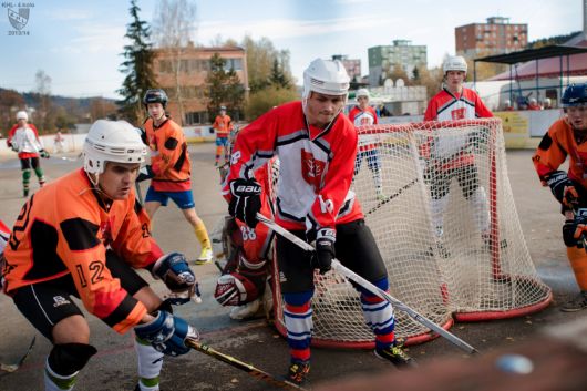 Za�ala hokejbalov� jar!